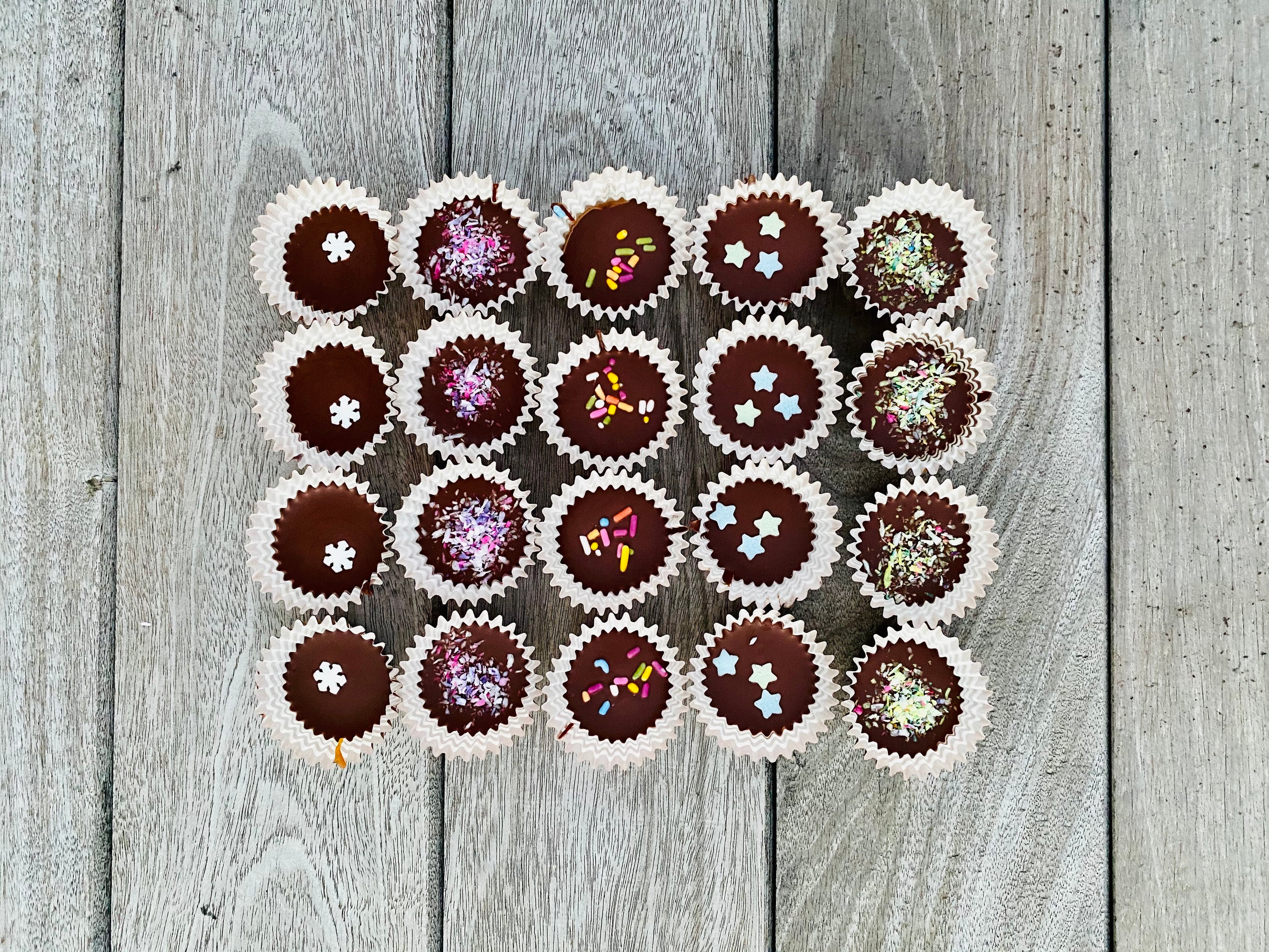 Mandľovo čokoládové pralinky so slaným karamelom