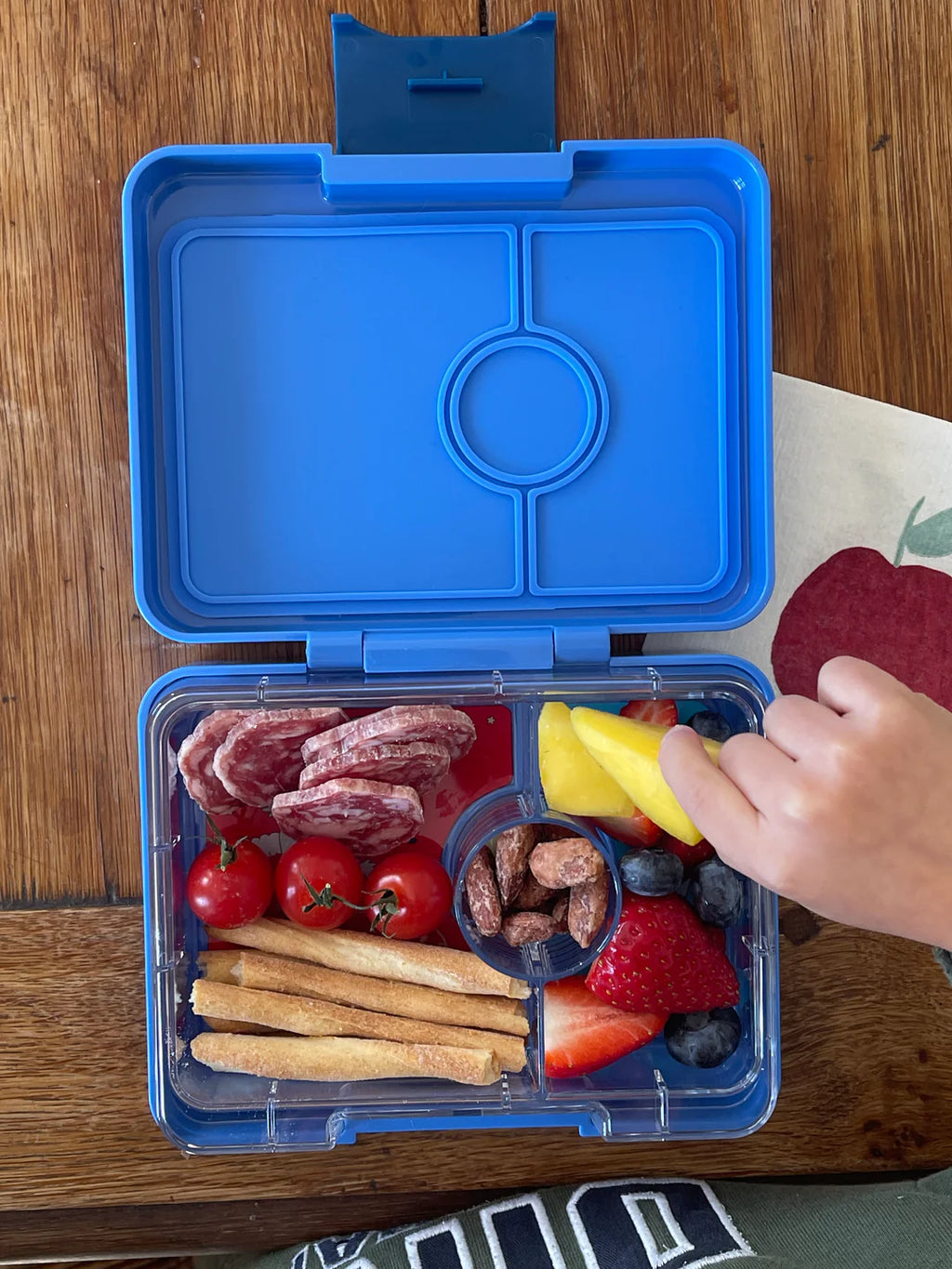 Yumbox Snack 3 oddelenia pravá modrá s potlačou (raketa)