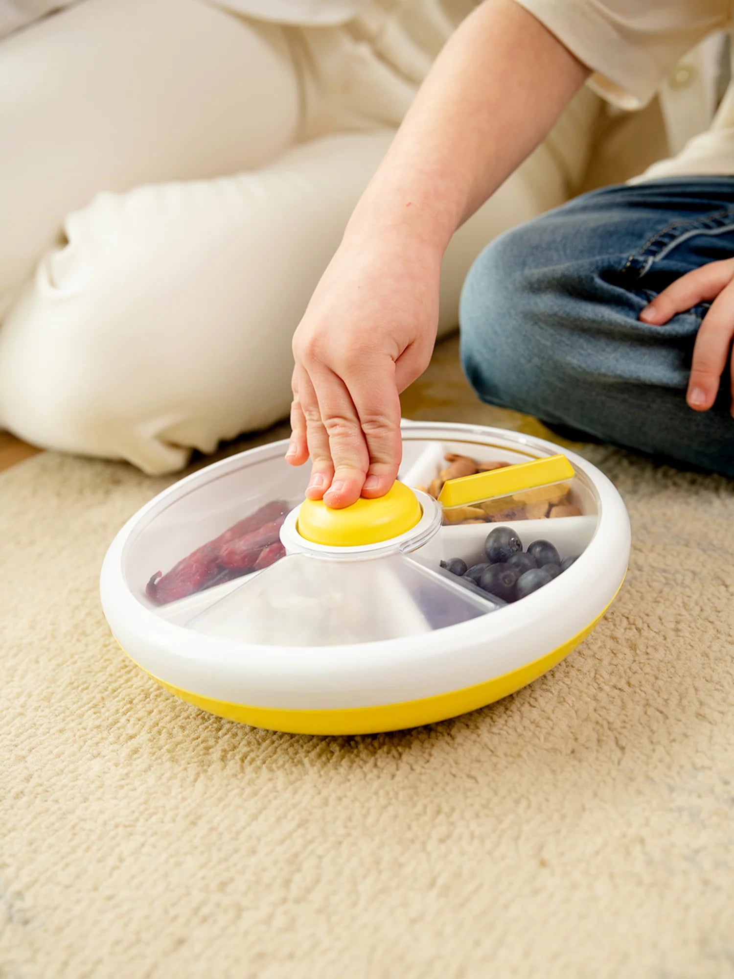 Göbe Spinner SLIDE (veľký) - boxík s tlačidlom pre najmenších so 4 priehradkami žltý