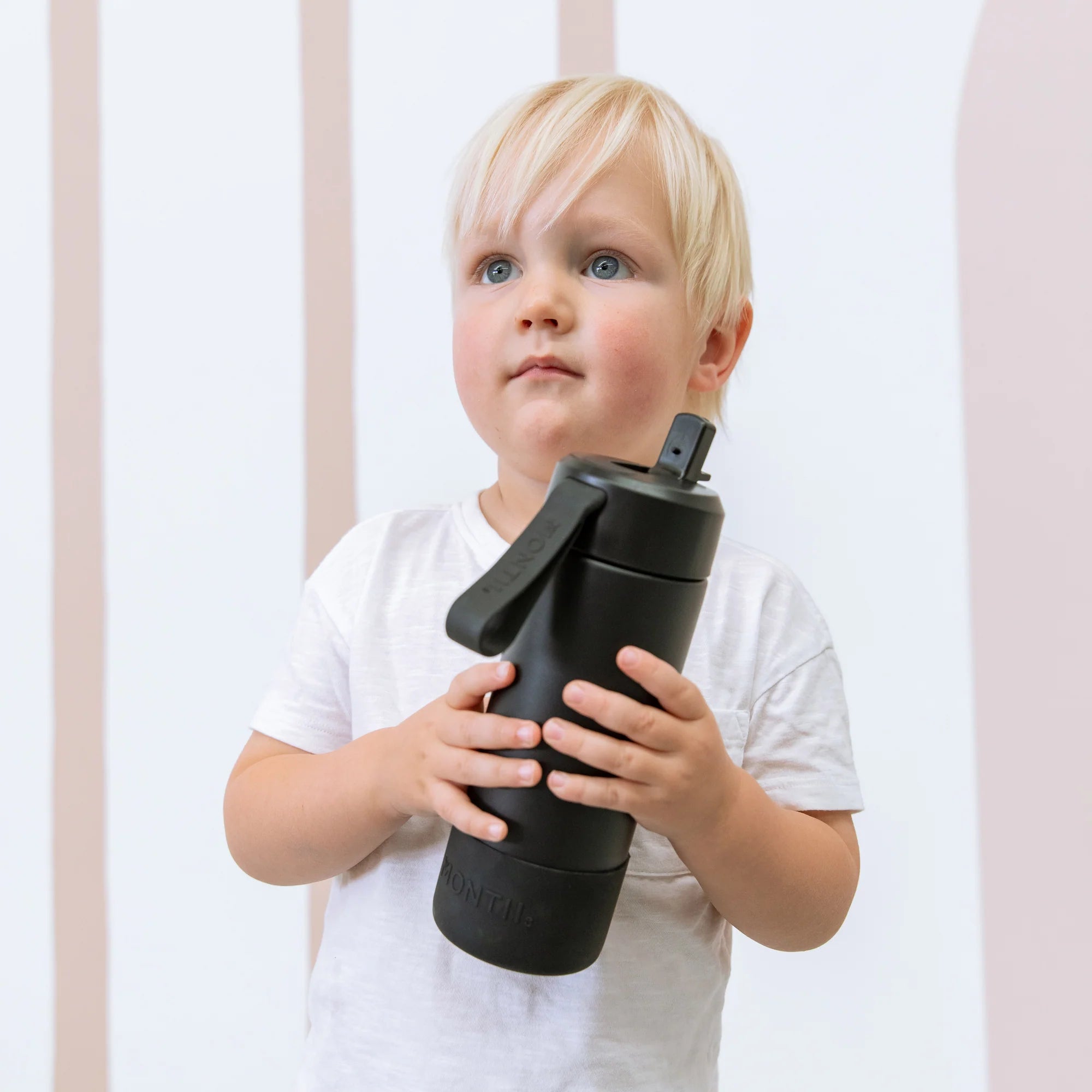 Montii Fusion 475ml - termoizolačná fľaša s cucacím viečkom - čierna