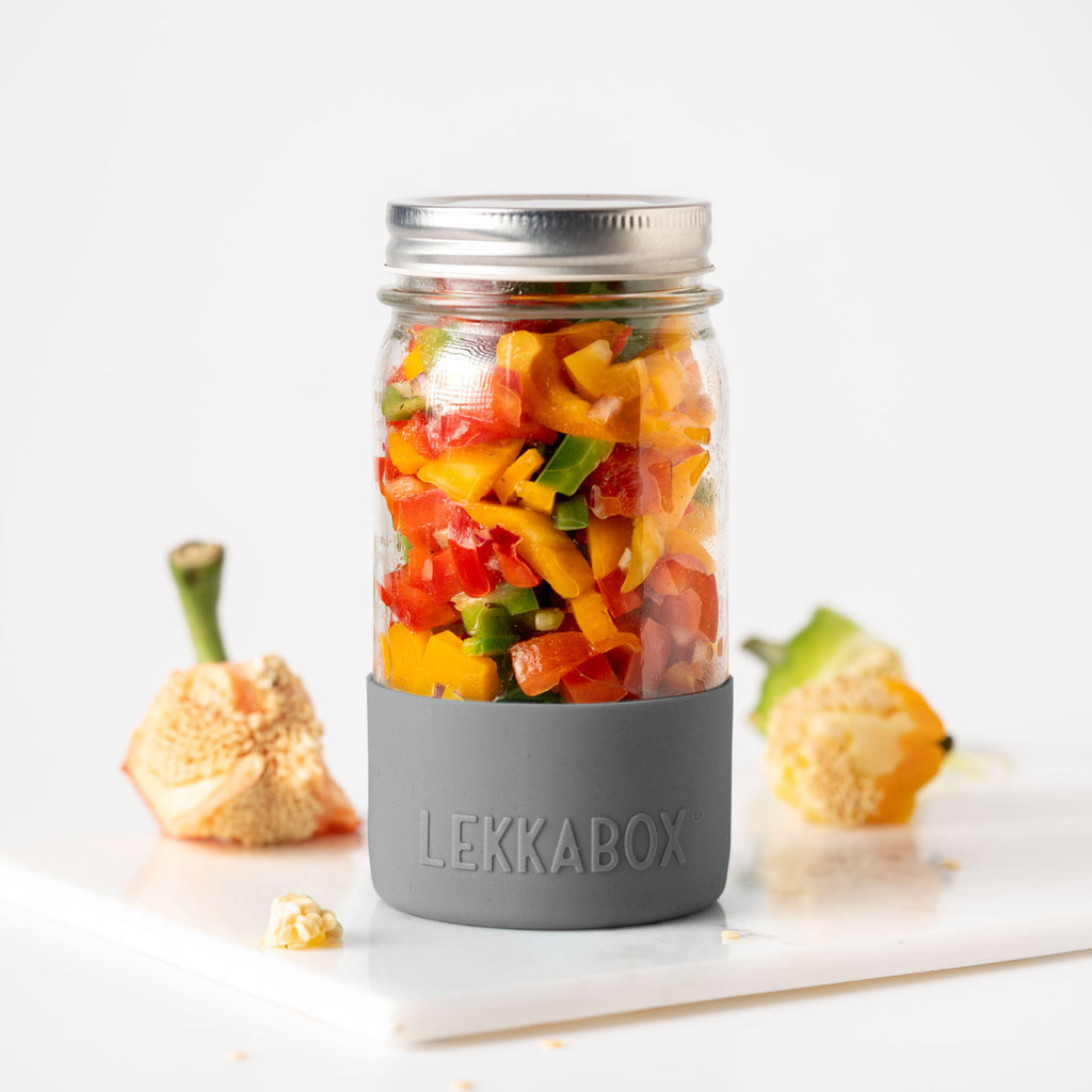Lekkabox Meal Prep - sklenená nádoba s viečkom so silikónovým chráničom  500ml sivá