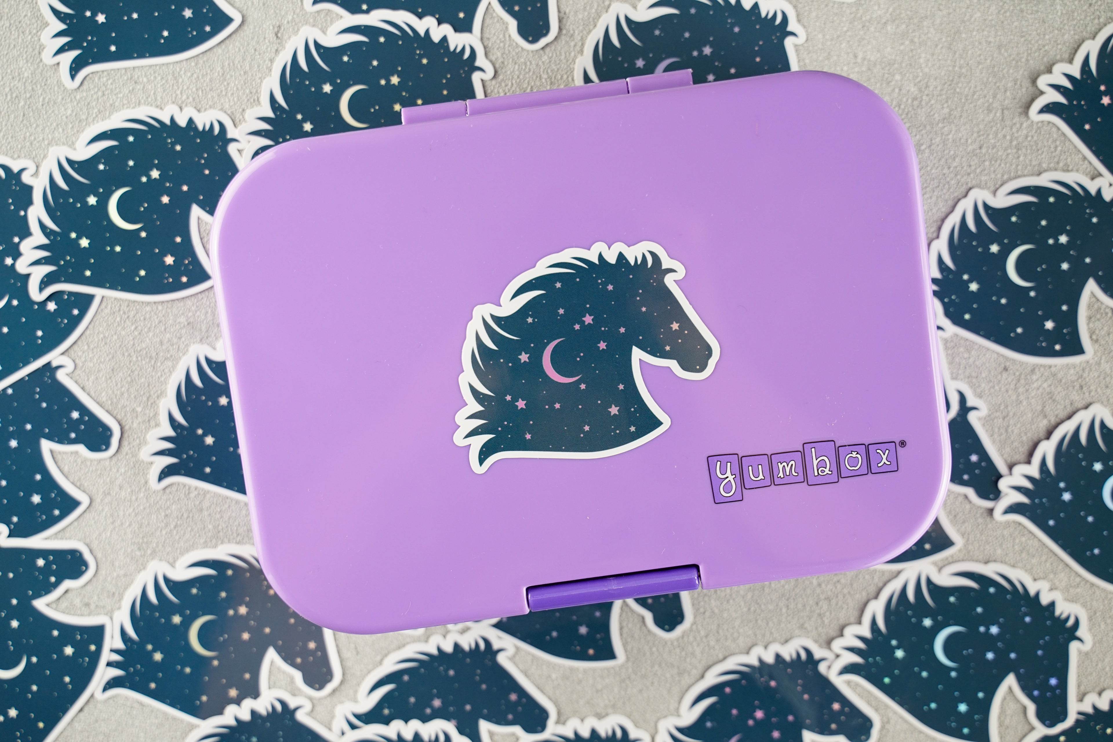 Holografická vodeodolná nálepka Kôň